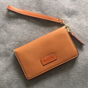 Dooney & Bourke wristlet! 🆕, perfect condition
